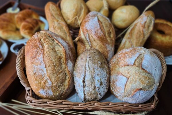 Anote 6 receitas de pães recheados feitos com fermentação natural